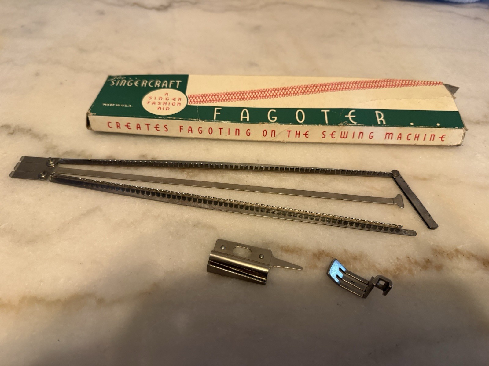 SINGER Singercraft Fagoter tool Complete Set With The presser feet SINGER Singercraft Fagoter tool Complete Set With The presser feet