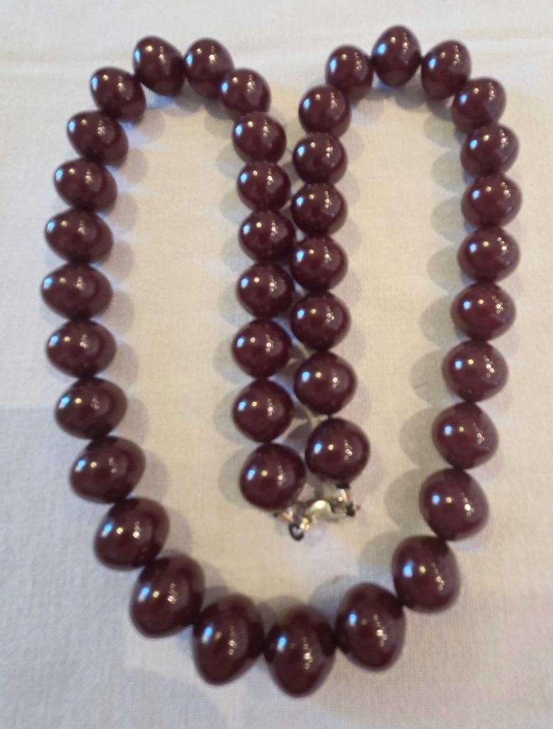 Antique Necklace 82,2 grs Marbled Cherry Amber  Bakelite  Faturan 42    Beads