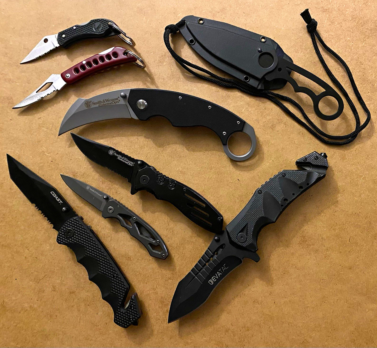 8 Knife Lot - 3 Smith & Wesson, Coast, Evatac, Karambit, Neck Knife, Folding