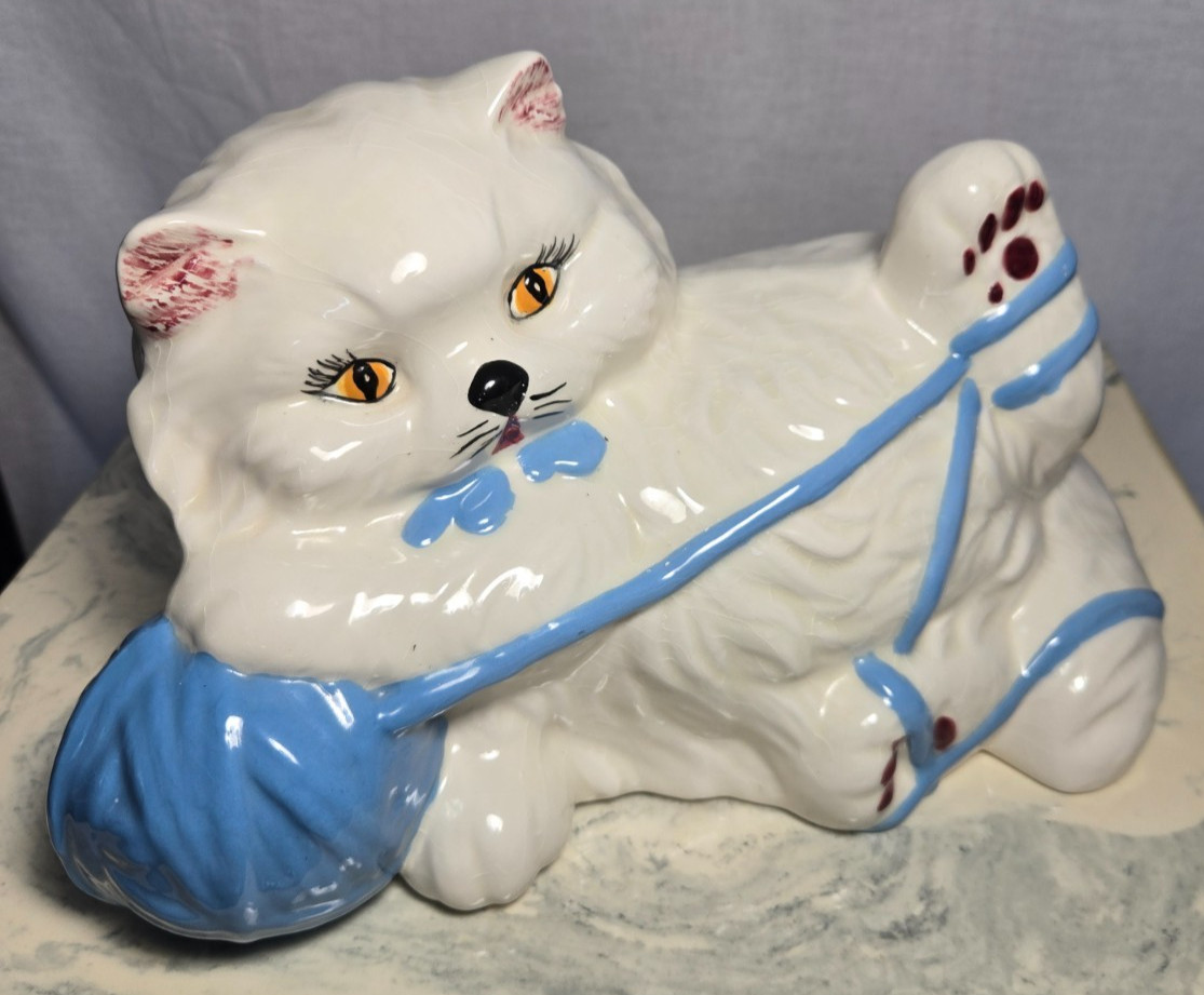 Vintage 1970s Ceramic Persian Cat Yarn Ball Figurine Hand Painted 10