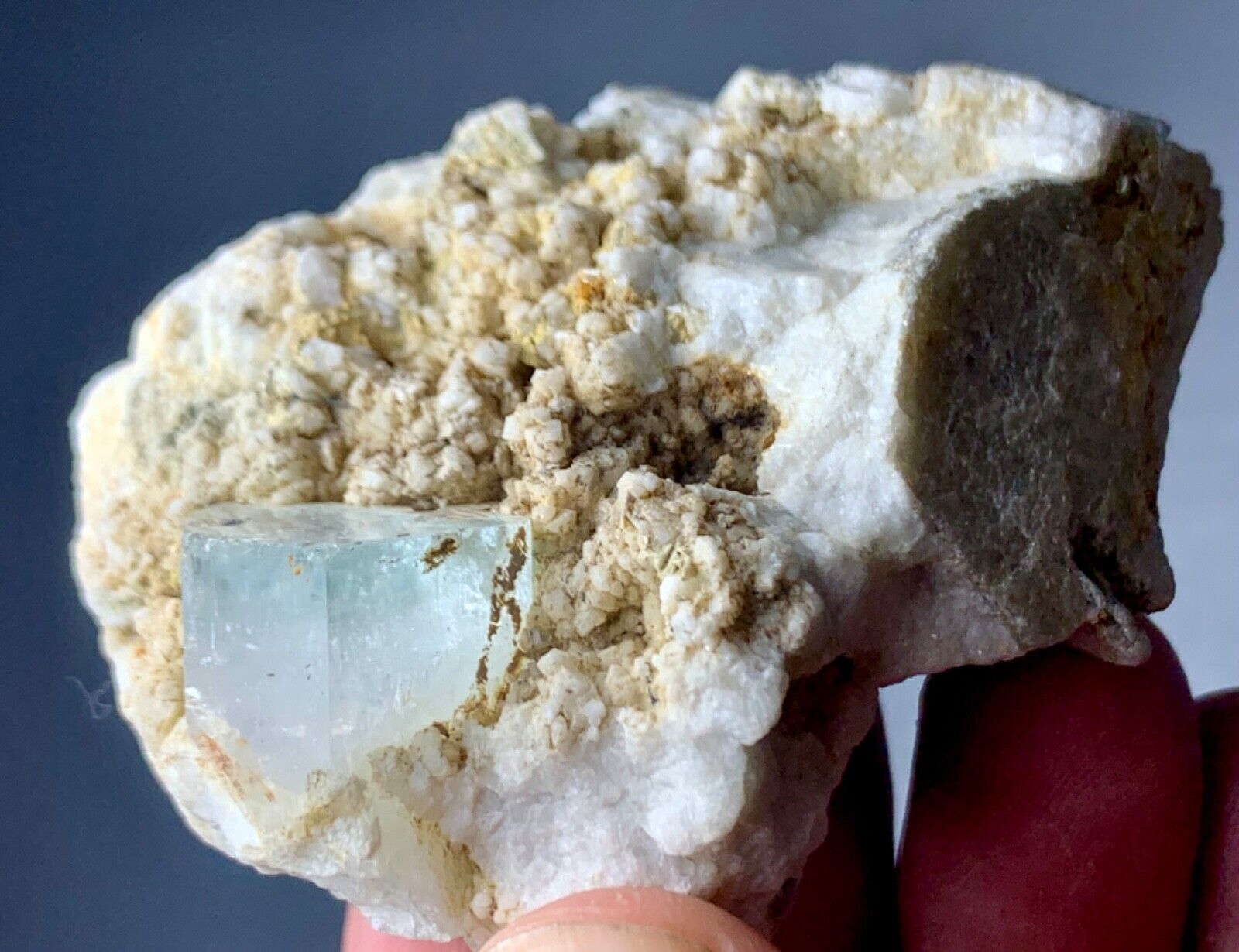 649 Cts Beautiful Terminated Aquamarine Var Morganite Crystal specimen @Pakistan