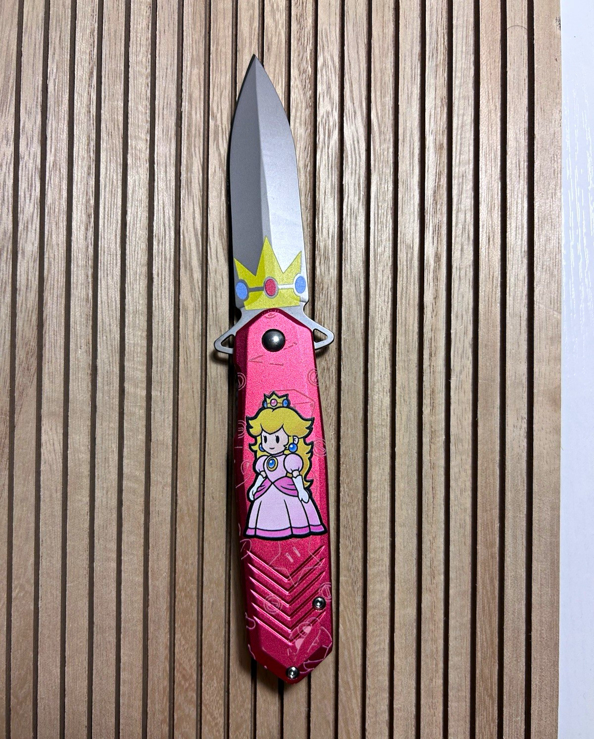 Nintendo Super Mario Princess Peach Manual Folding Pocketknife, Pink, Clip