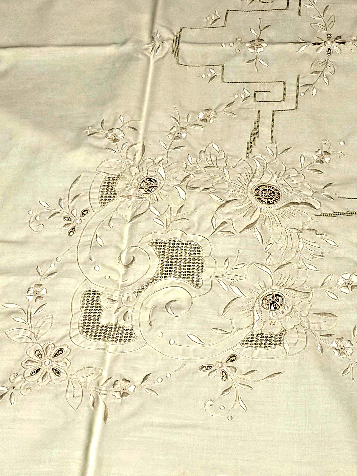 Vintage Madeira Embroidery Tablecloth Art Deco Style Ivory 86\