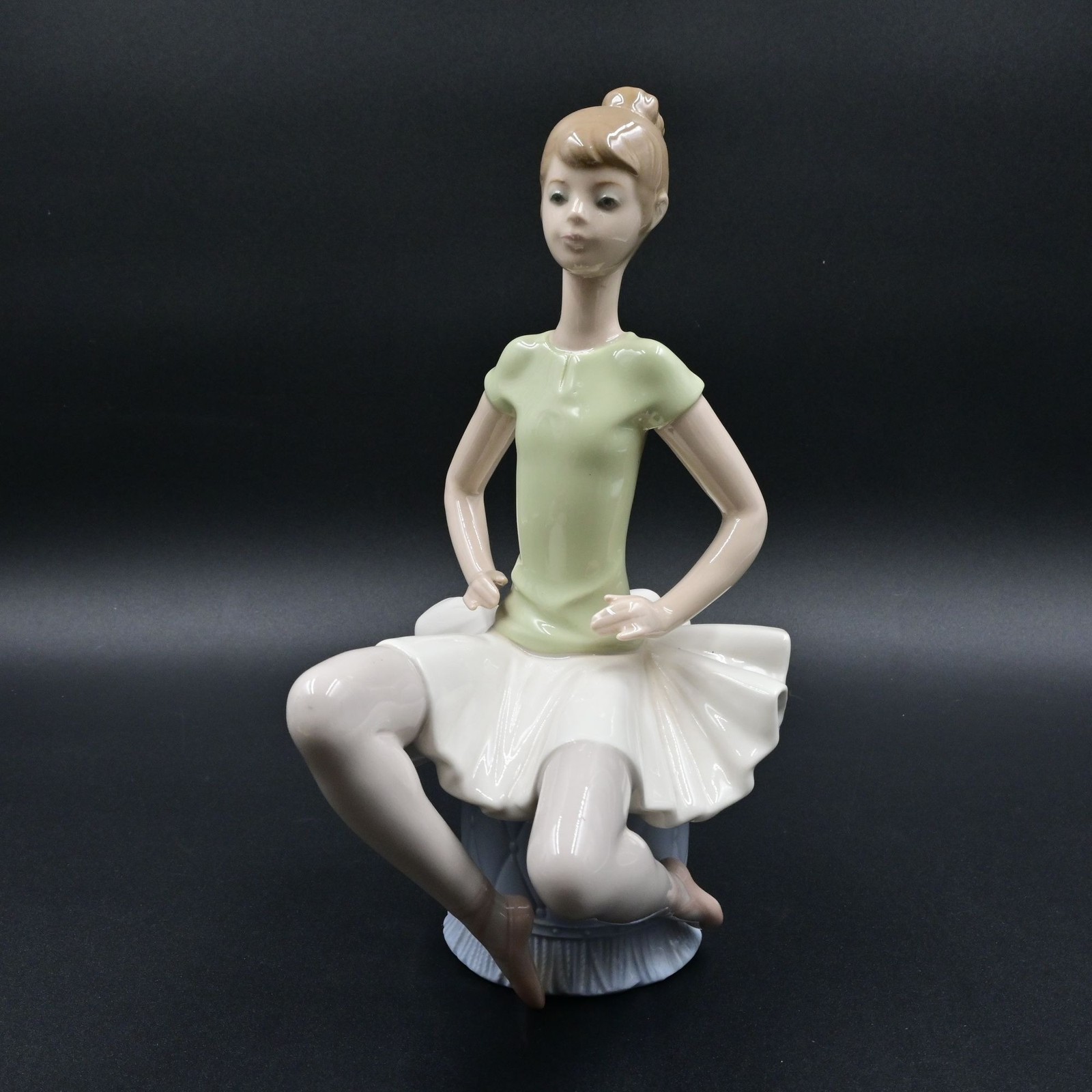 Lladro Laura Sitting Ballerina Figurine 1360 Retired Glazed Porcelain Spain 9 Lladro Laura Sitting Ballerina Figurine 1360 Retired Glazed Porcelain Spain 9