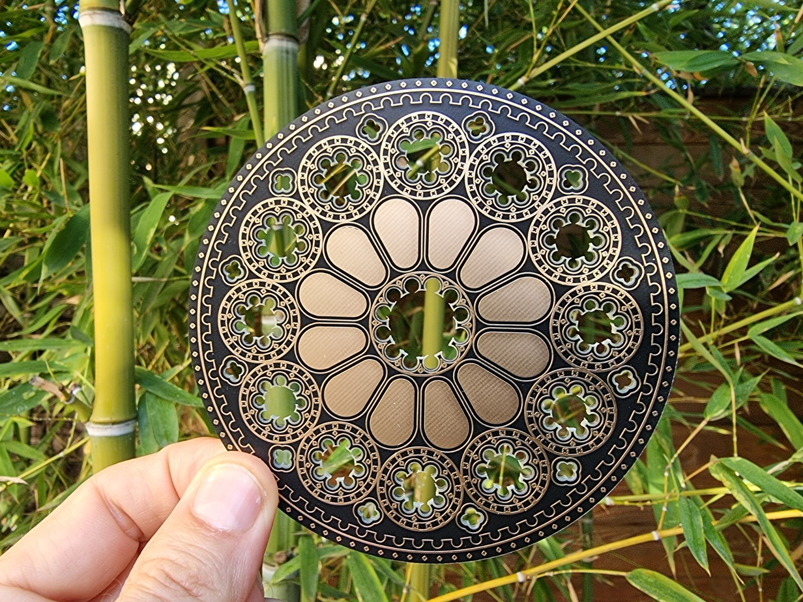 Rosace disc Cathedral of Chartres, passive transmitter with resonant cavities