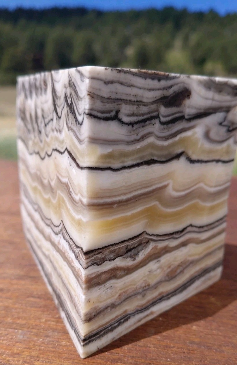 Zebra Calcite Polished Crystal Pyramid 2 3/4Lb Bands UV+ 4 3/4\