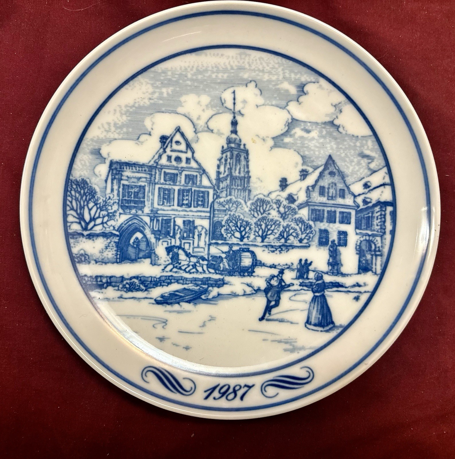 ELTZER HOF Collector Plate Blue 1987 Hutschenreuther Winter Skate Scene Germany