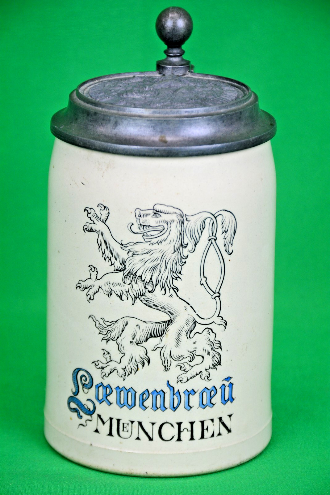Vintage Lowenbrau Munchen German Beer Stein w/ Pewter lid  Merkelbach & Wick