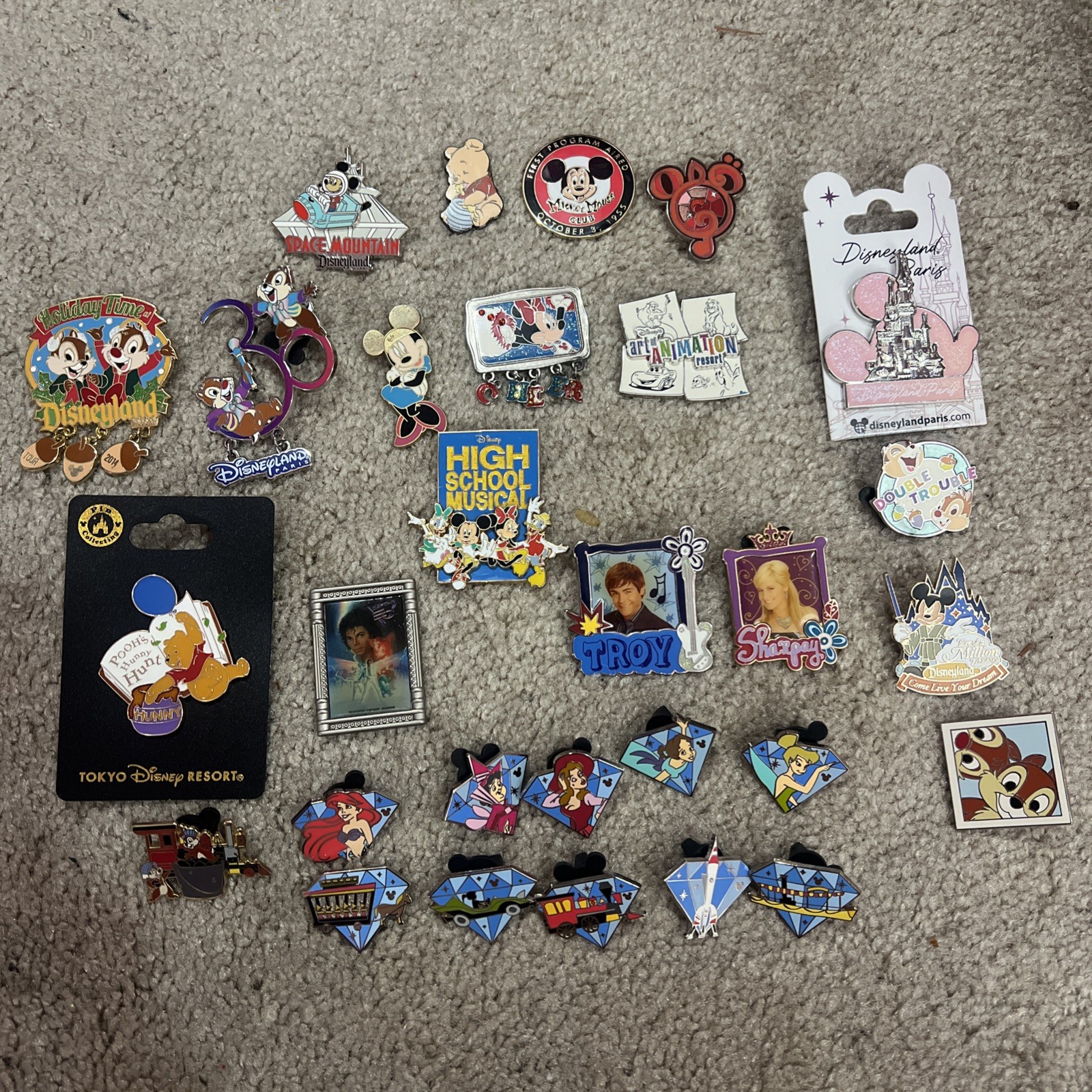 29 REAL Disney parks Trading Pins - rare Paris Minnie Hong Kong WDW Disneyland
