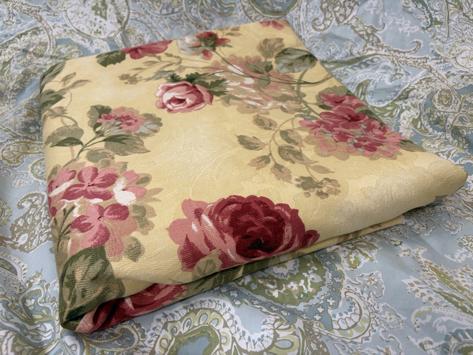 Vintage 1997 Richloom Floral Fabric Upholstery Drapery 6 Yards 54” W NOS Remnant