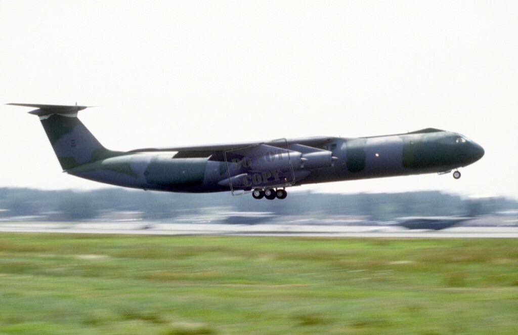 C-141B Starlifter aircraft 8X12 PHOTOGRAPH