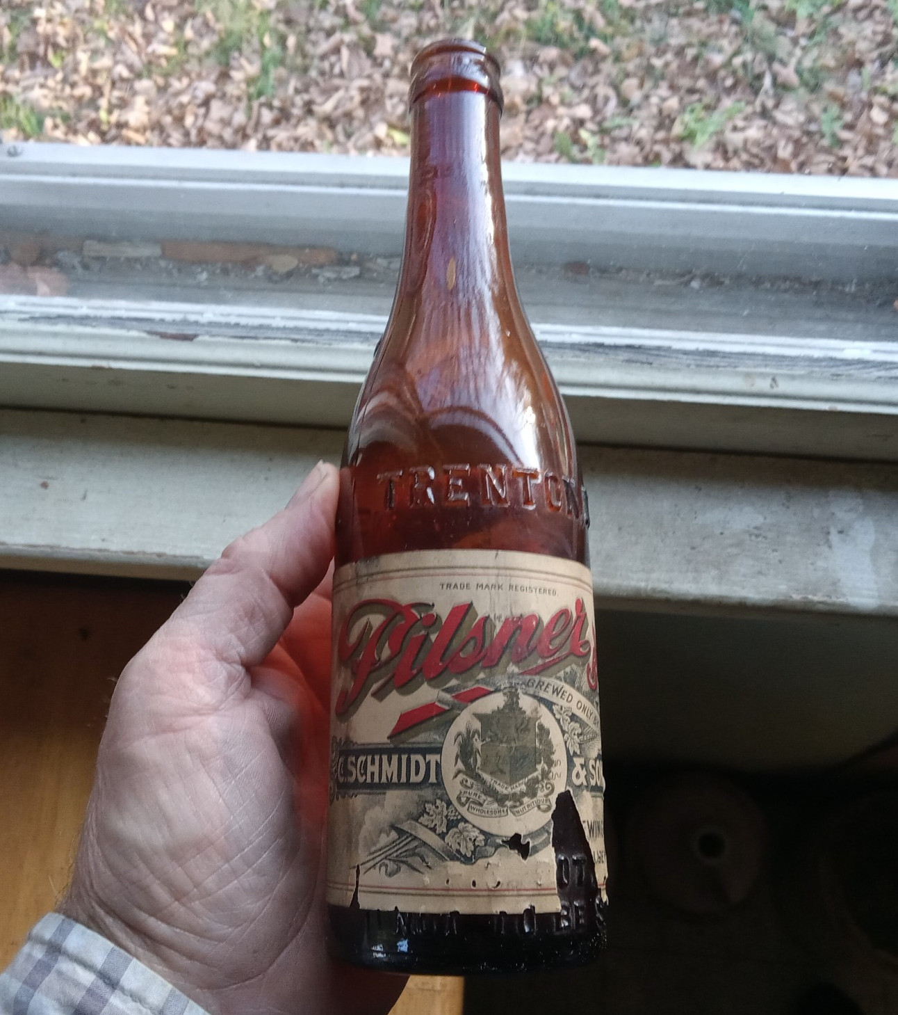 E.L.KERNS CO TRENTON EMB ELK EARLY 1900 BEER BOTTLE WITH SCHMIDT BEER LABEL