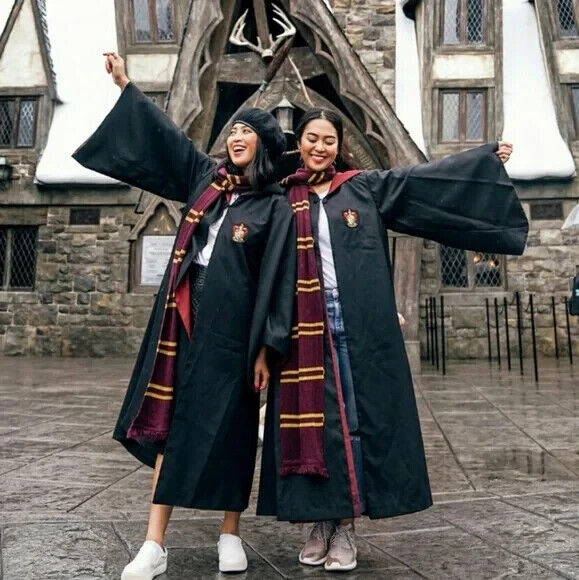 Universal Studios Wizarding World of Harry Potter Gryffindor Robe Medium Adult