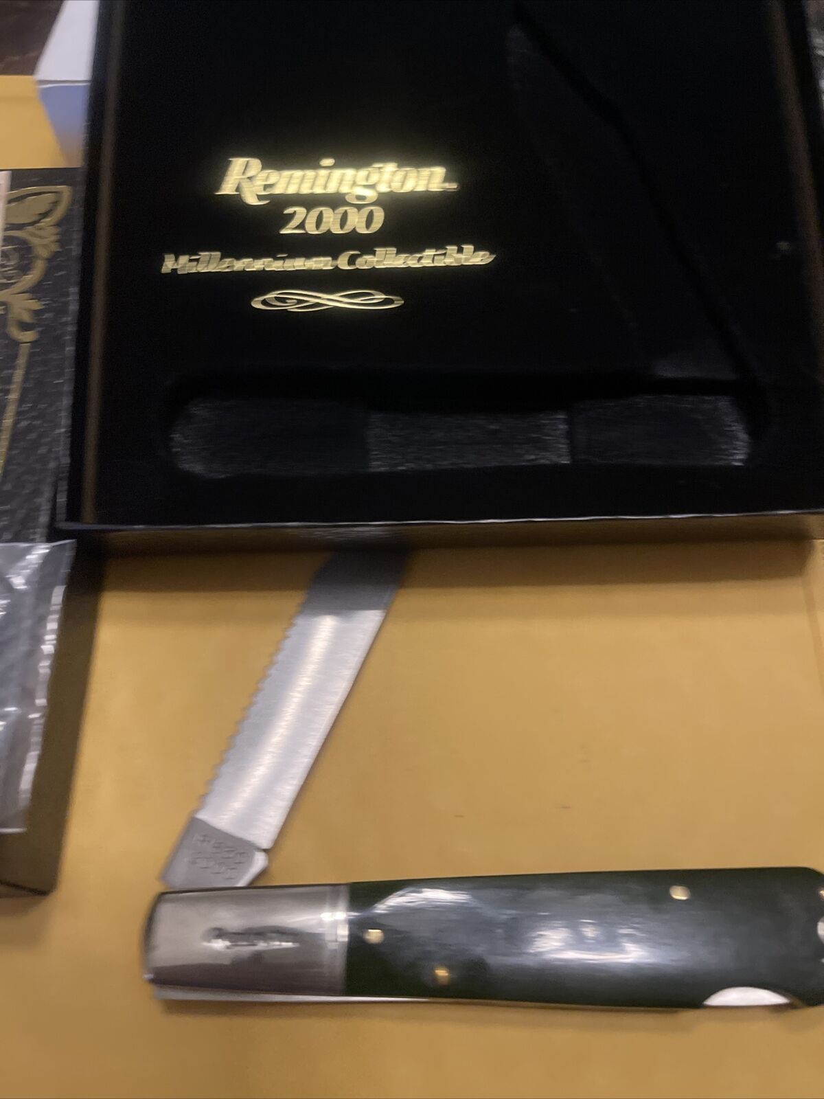 Remington 2000 Millennium Collectible Knife #R1630 Bullet Shield NIB Green ( 415