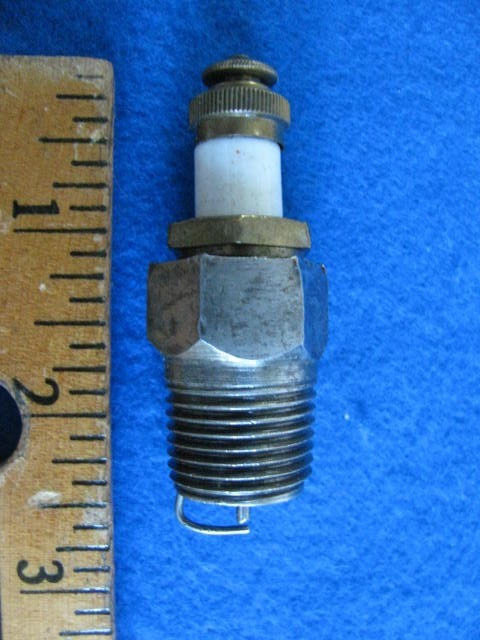 Vintage ½” pipe UNKNOWN MAKER spark plug