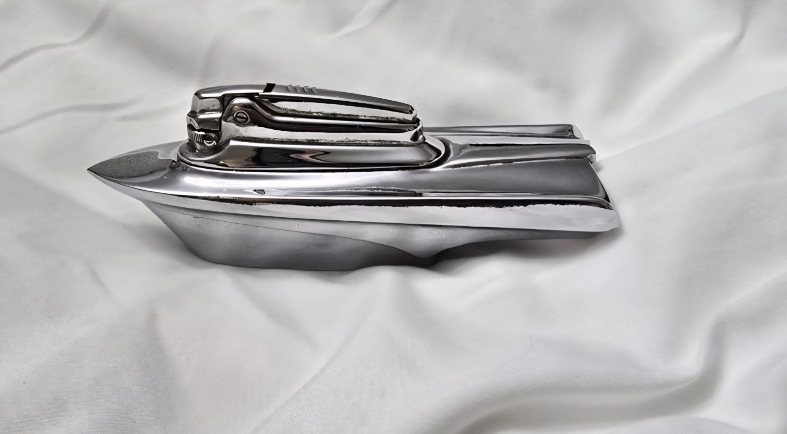 Vintage Art Deco Boat Ronson Chrome Lighter Vintage Art Deco Boat Ronson Chrome Lighter