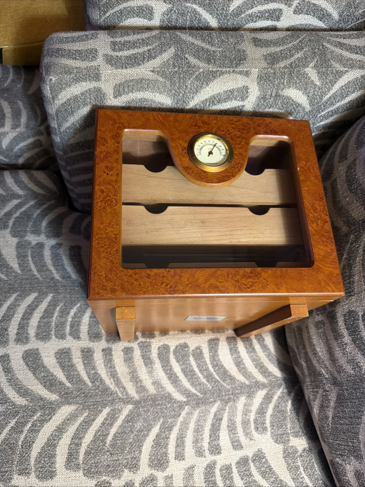 Vintage Solid Wood Humidor Cigar Box (9.5x8”) Vintage Solid Wood Humidor Cigar Box (9.5x8”)