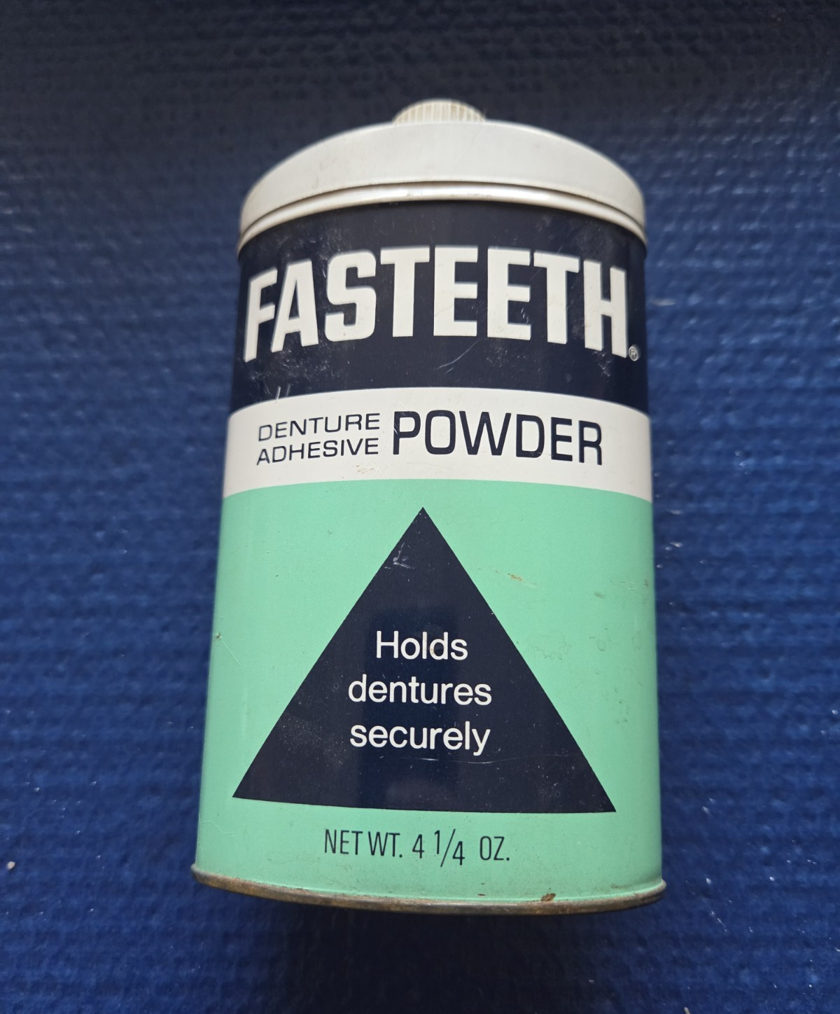 Vintage FASTEETH Denture Adhesive Powder Can Vick Chemical 4¼ Oz Vintage FASTEETH Denture Adhesive Powder Can Vick Chemical 4¼ Oz
