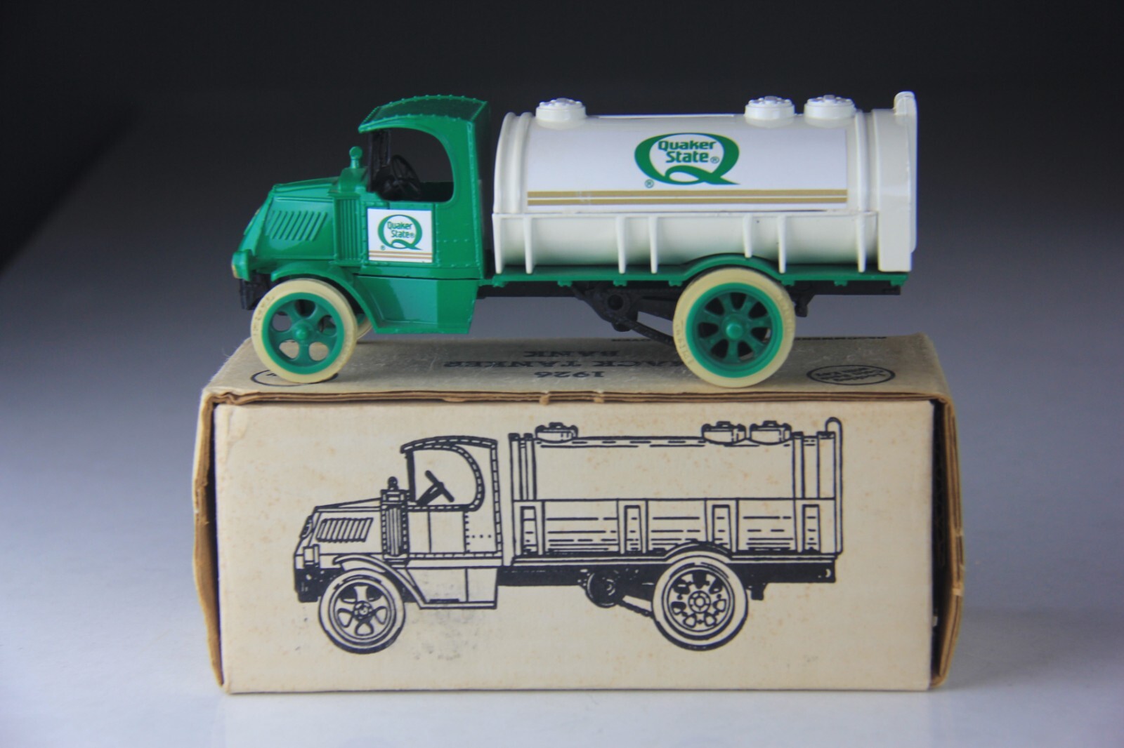 ERTL 1926 MACK TANKER BANK QUAKER STATE NEW NIB ERTL 1926 MACK TANKER BANK QUAKER STATE NEW NIB
