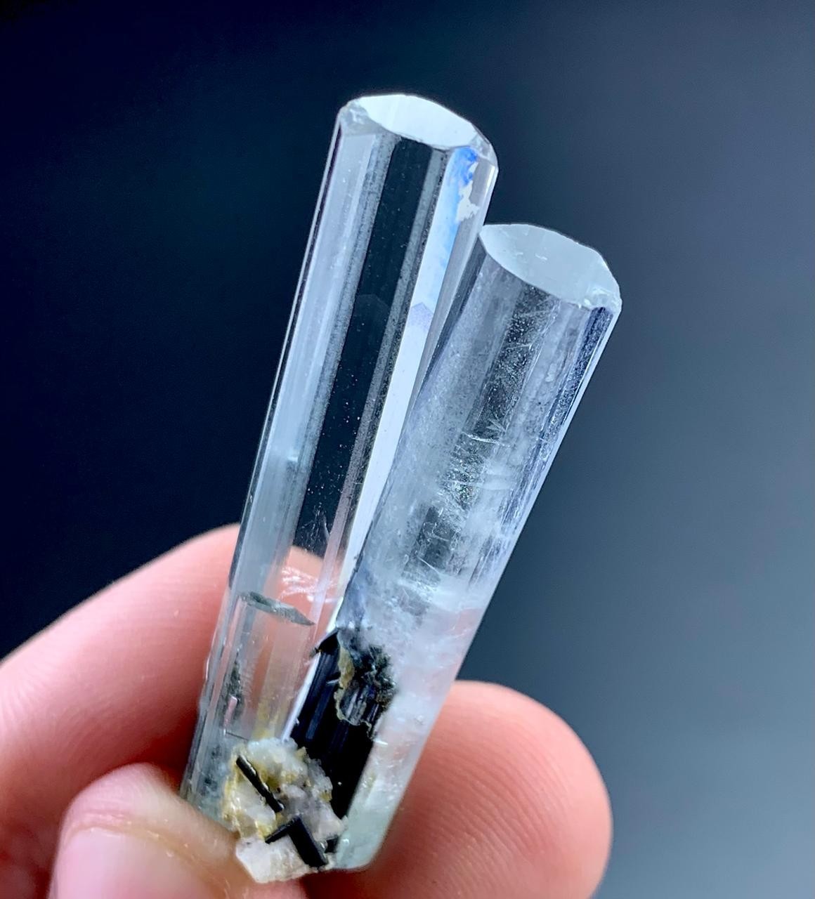 39 Carat Aquamarine Crystal Specimen From Pakistan 39 Carat Aquamarine Crystal Specimen From Pakistan