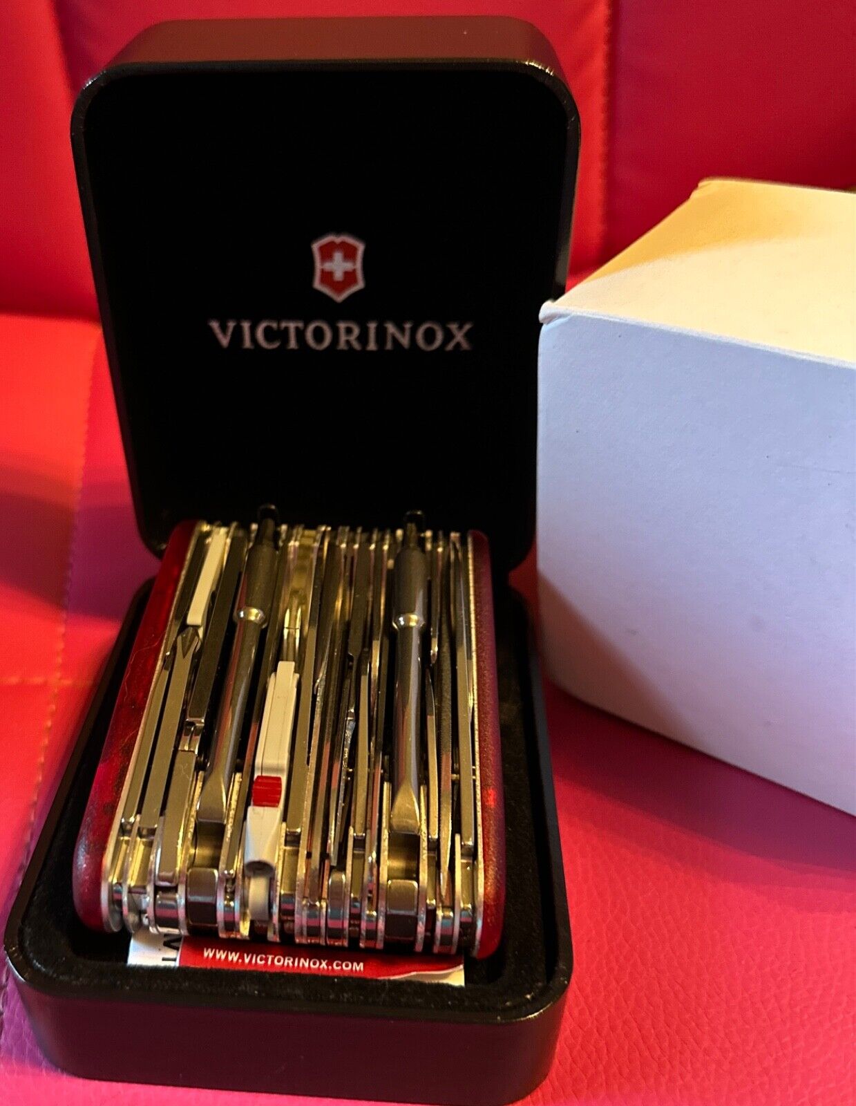VICTORINOX Swisschamp 1.6795.XAVT 80 Feature Knife NEW