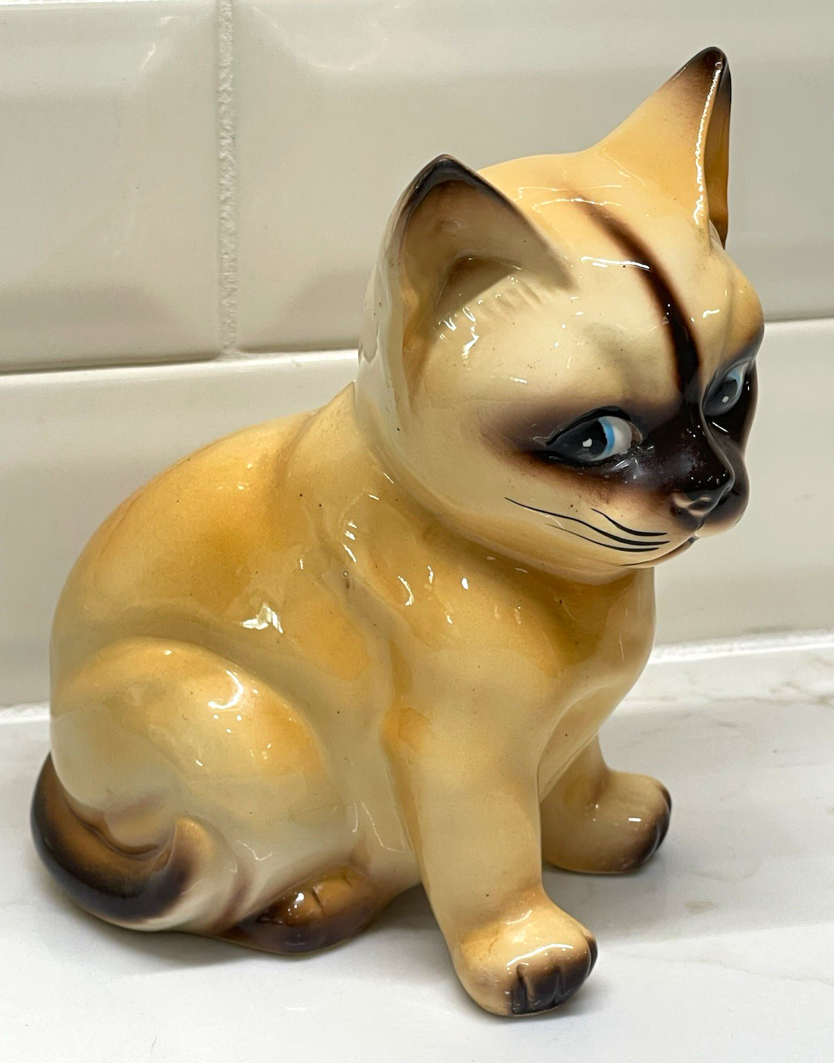 Siamese Cat Figurine Blue Eyes Beige w/ Dark Face Accents Approx. 6 in Porcelain