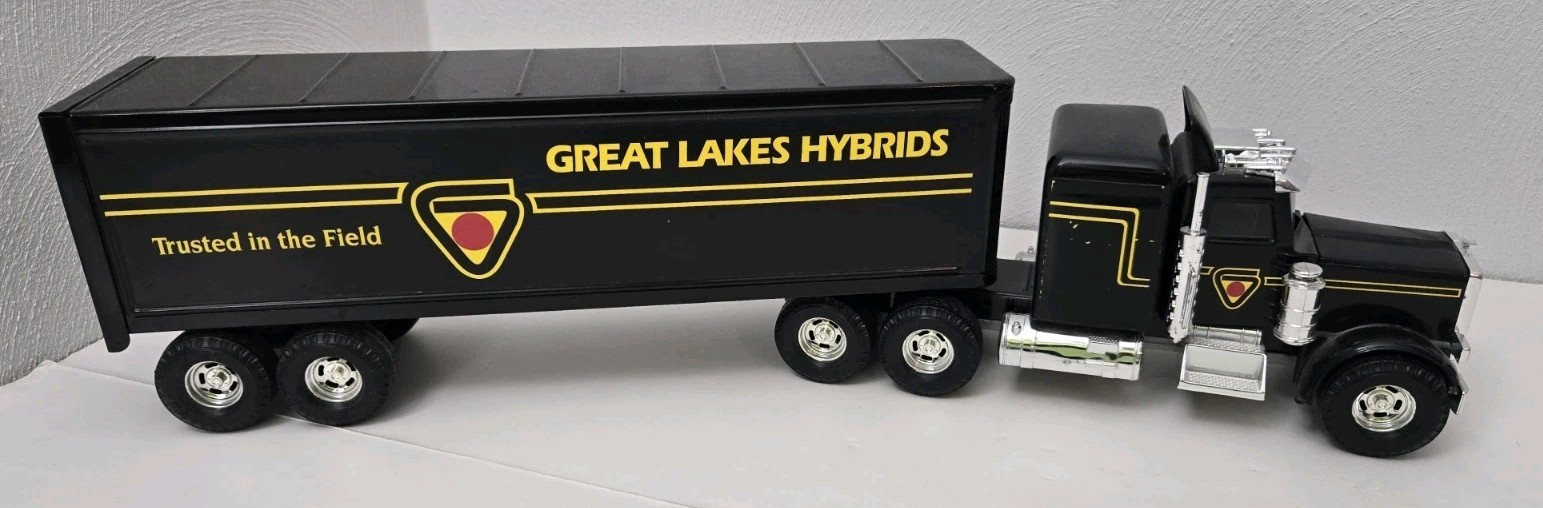 ERTL Peterbilt Semi Tractor Trailer Great Lakes Hybrids 1/64 (#0572 OF 1250)
