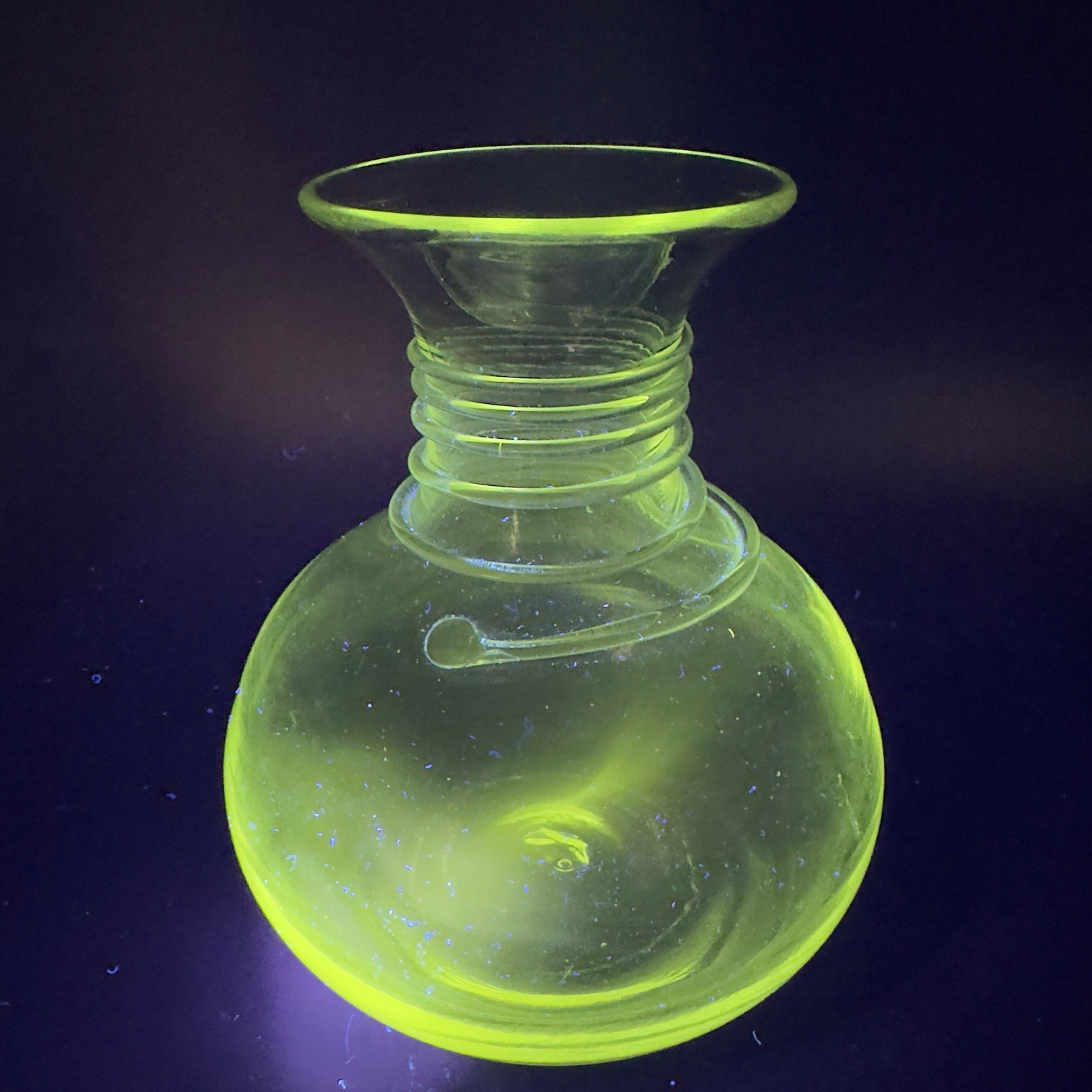 Blenko Hand Blown Glass Vase Clear Spiral Manganese 365nm Green UV Glow Vase VTG
