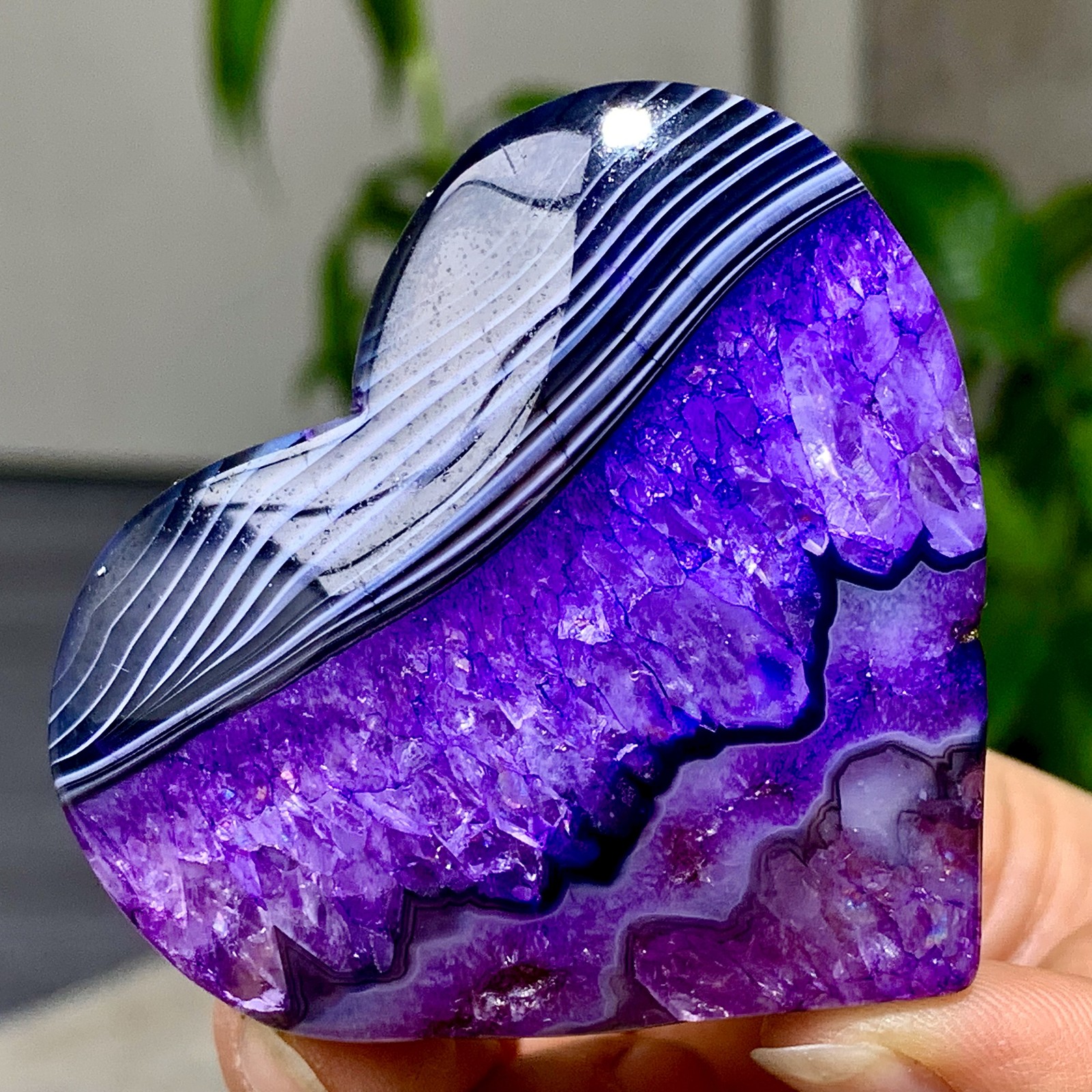 95G Natural purple-black Stripe agate Heart-shaped Crystal mineral