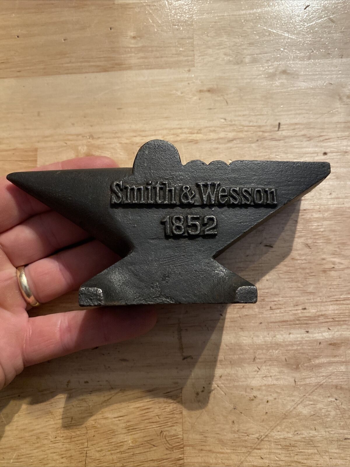 Smith Wesson Anvil Gunsmith Cast Iron Blacksmith Paperweight Gun Collector 2+LBS