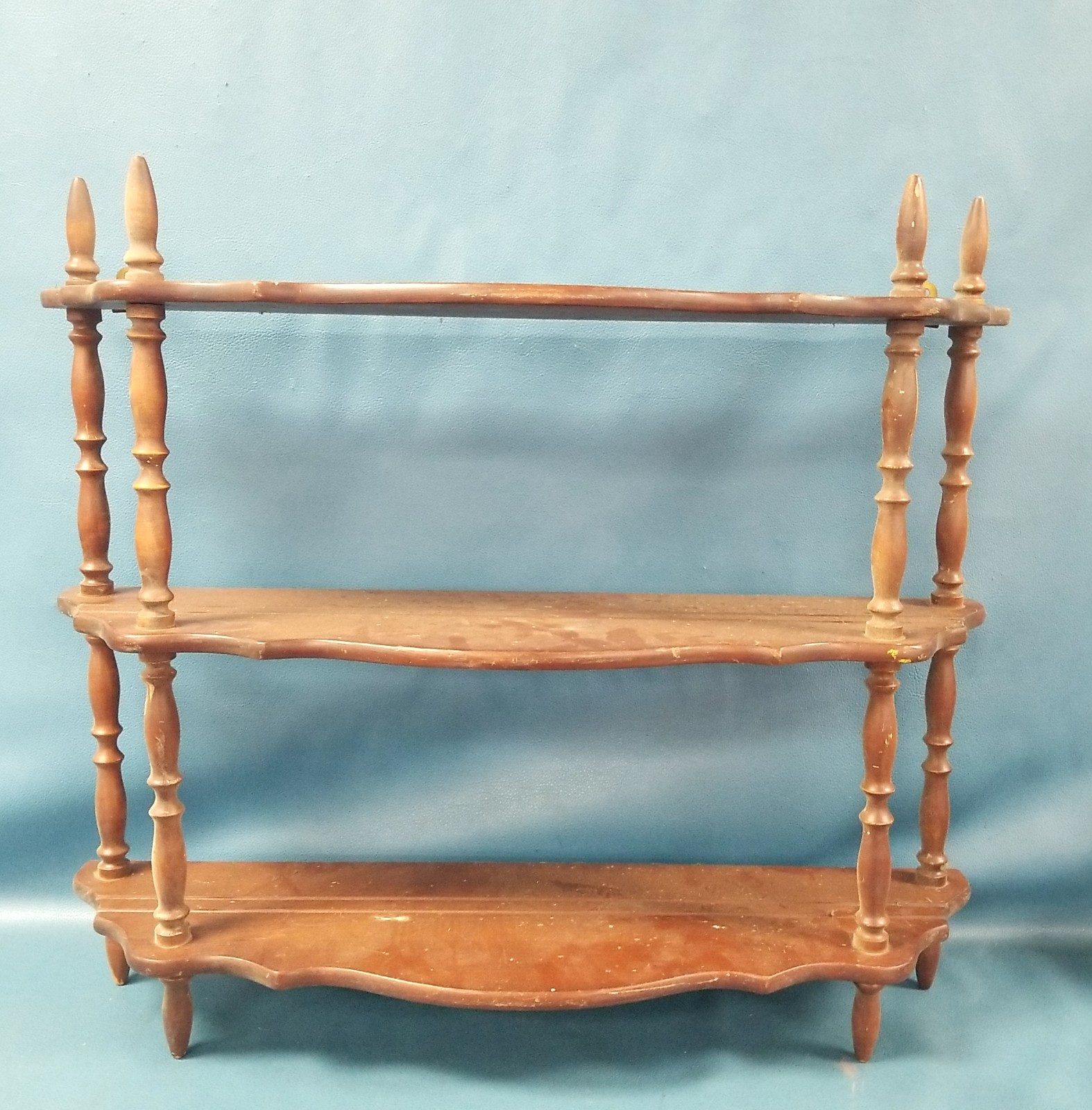 VTG French Country 3-Tier Wood Wall Shelf Plate Grooves Posted Scalloped