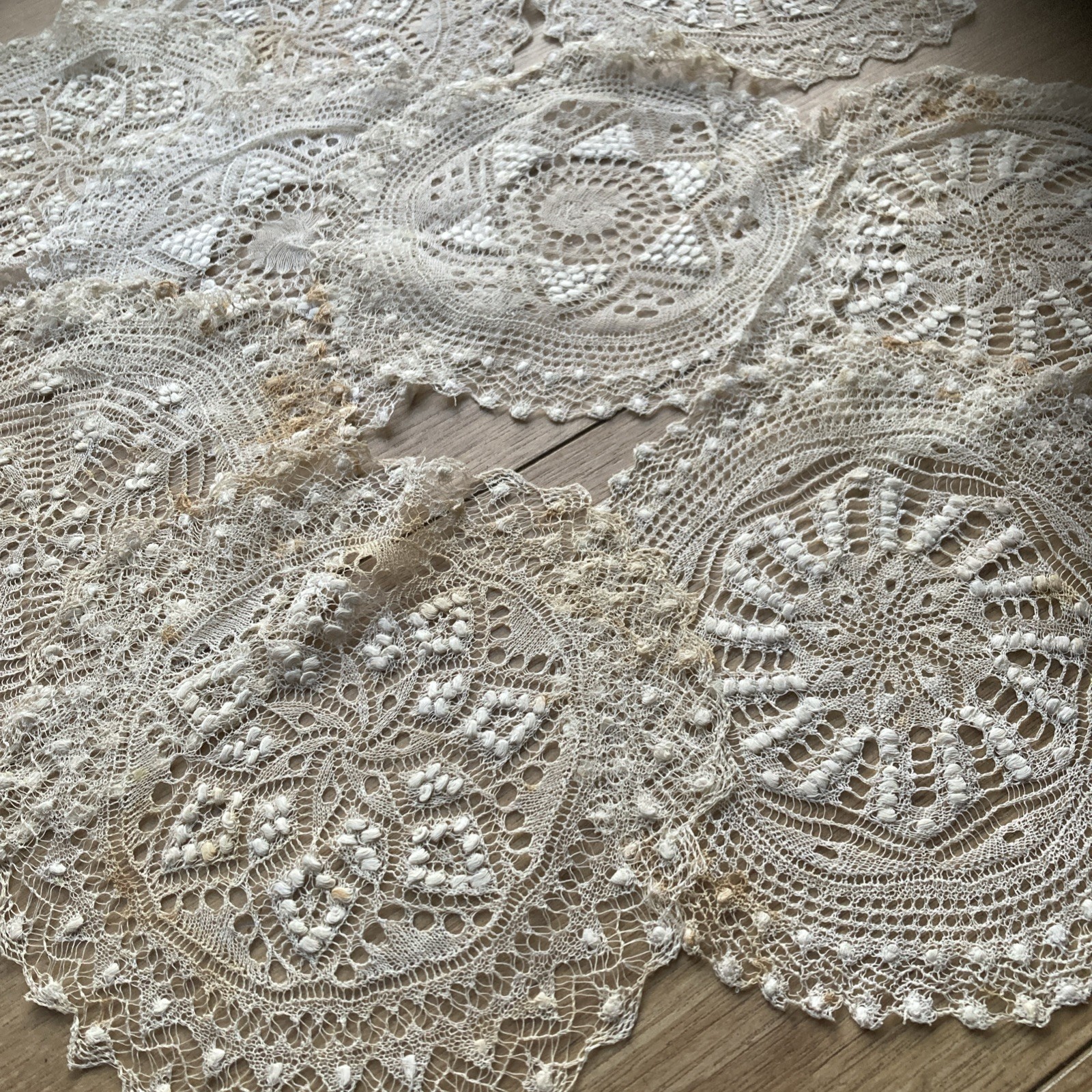 Pretty Antique Vintage 9x Fine cream Table Lace drinks Mats coasters 15cm
