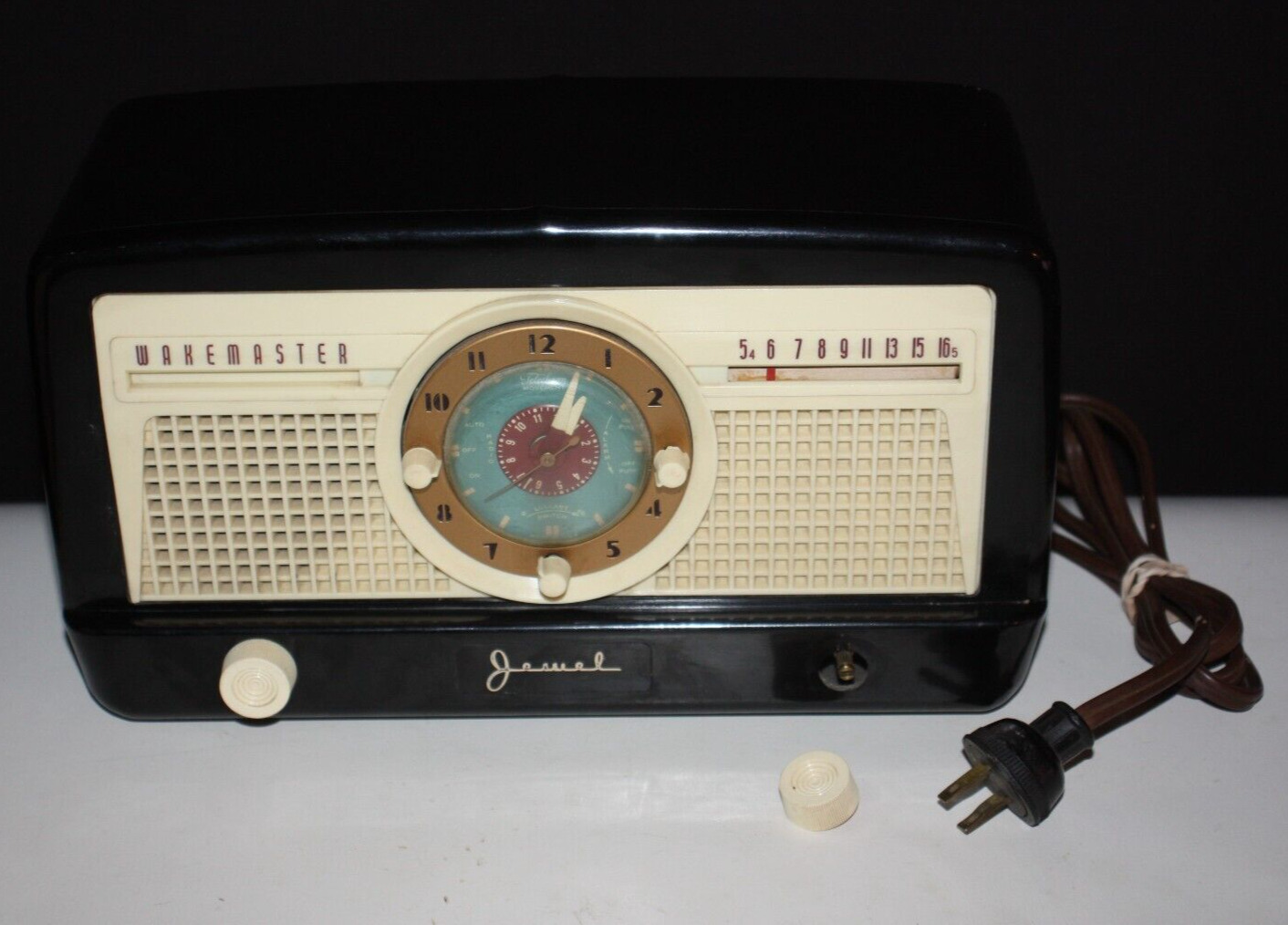 Vintage 1950s Jewel Wakemaster Clock Radio Model 5057U Beautiful READ