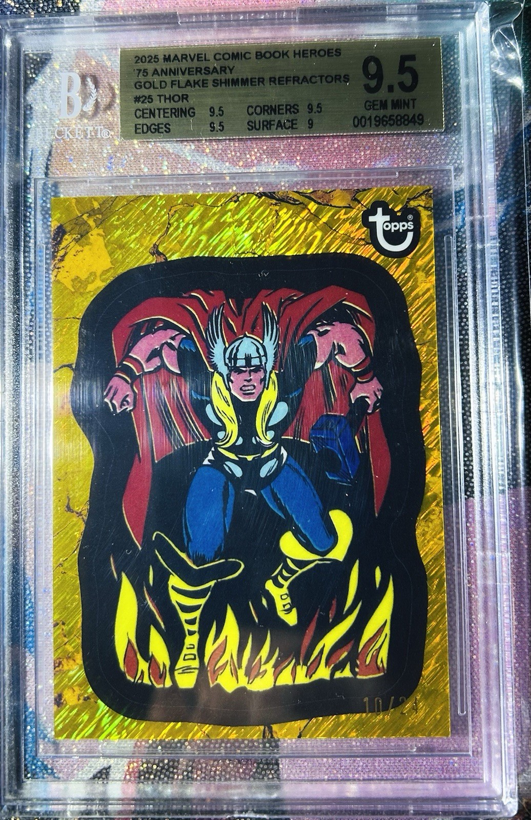 2025 TOPPS MARVEL COMIC BOOK HEROES 1975 GOLD ANNIVERSARY Thor /24 BGS 9.5