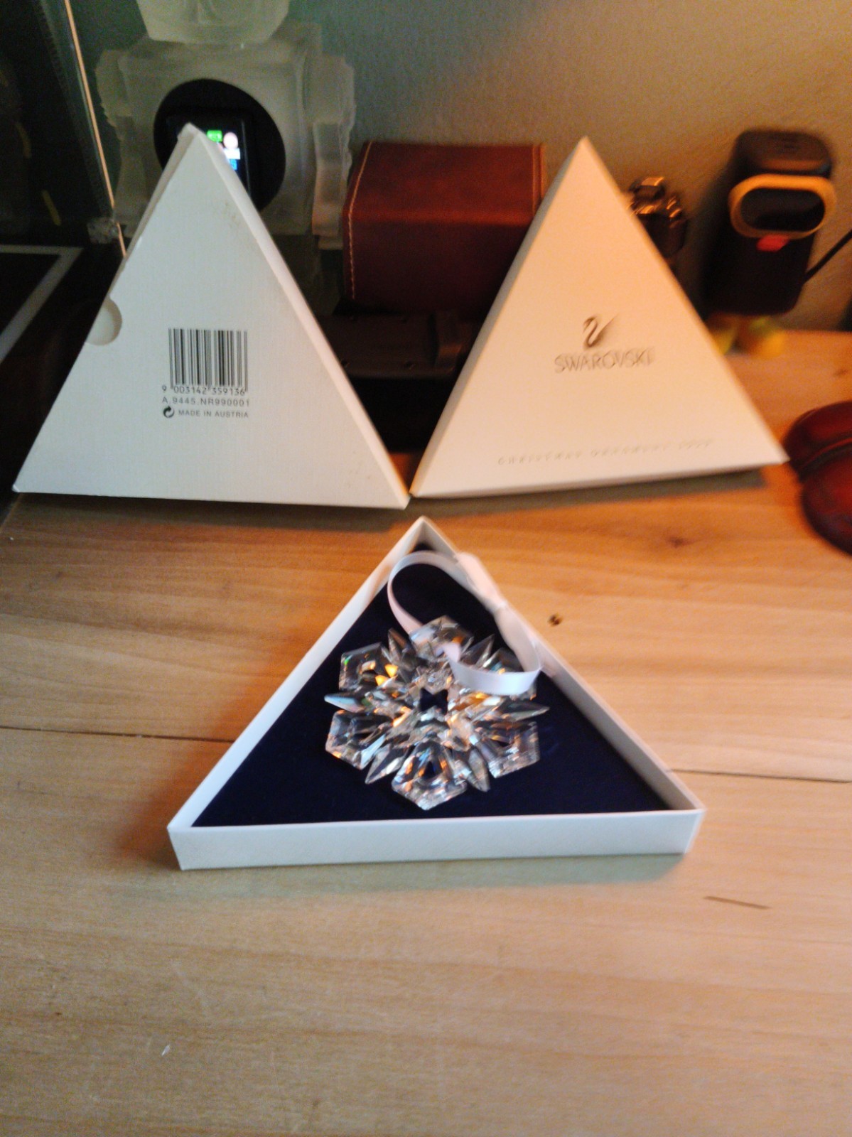 Swarovski 1999 3 inch Christmas Star Ornament Figurine, Clear - 235913 Swarovski 1999 3 inch Christmas Star Ornament Figurine, Clear - 235913