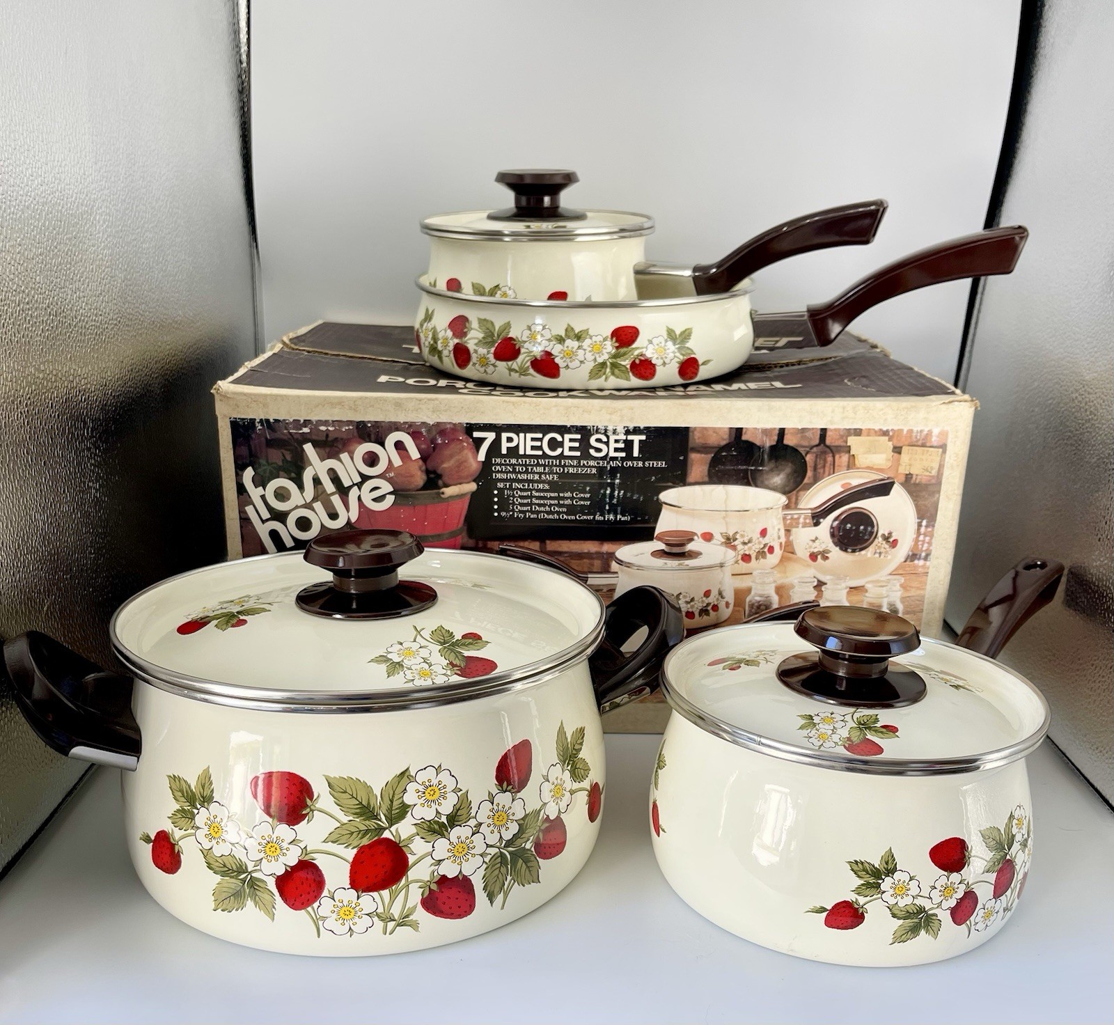 Vintage Fashion House Susanne Strawberry Enamel Cookware 7 Pc Set NOS Box