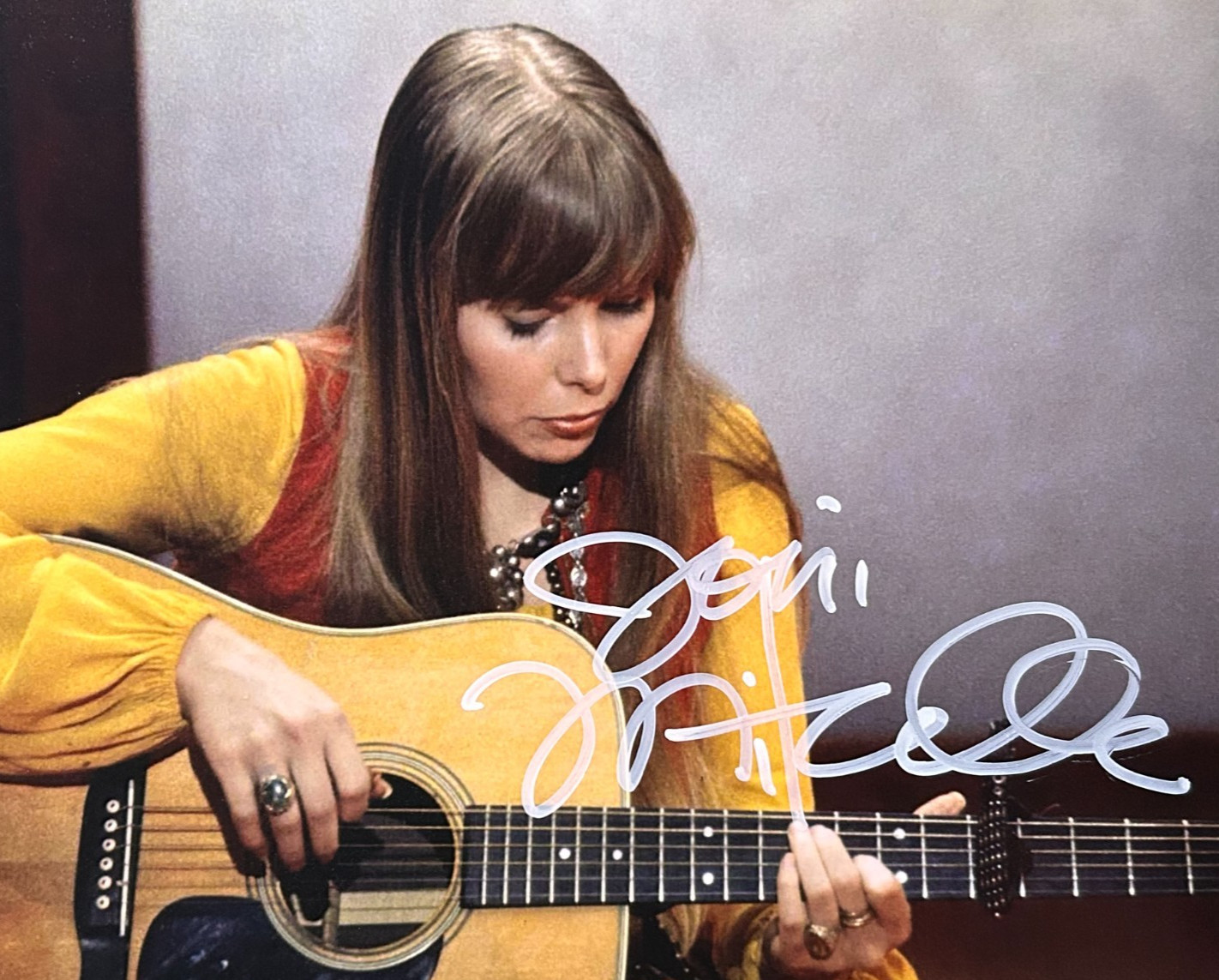 JONI MITCHELL Signed 8x10\