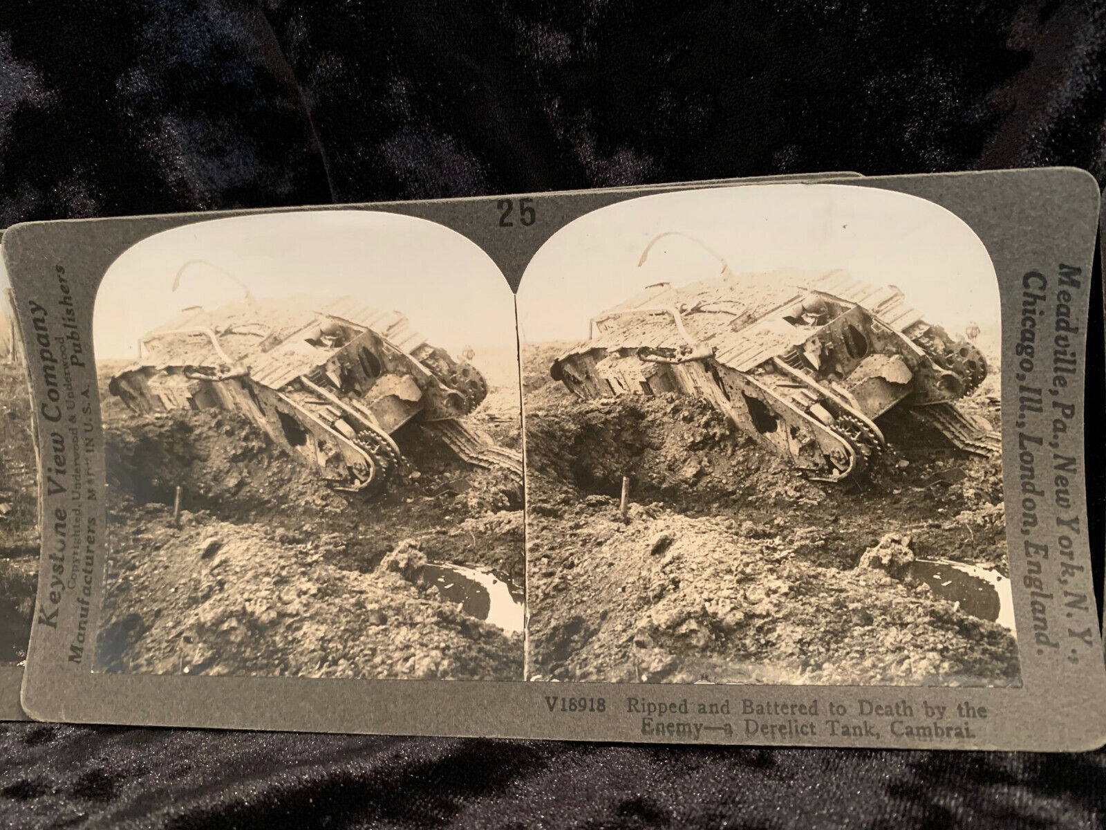 Stereoscope viewer and 79 WWI cards