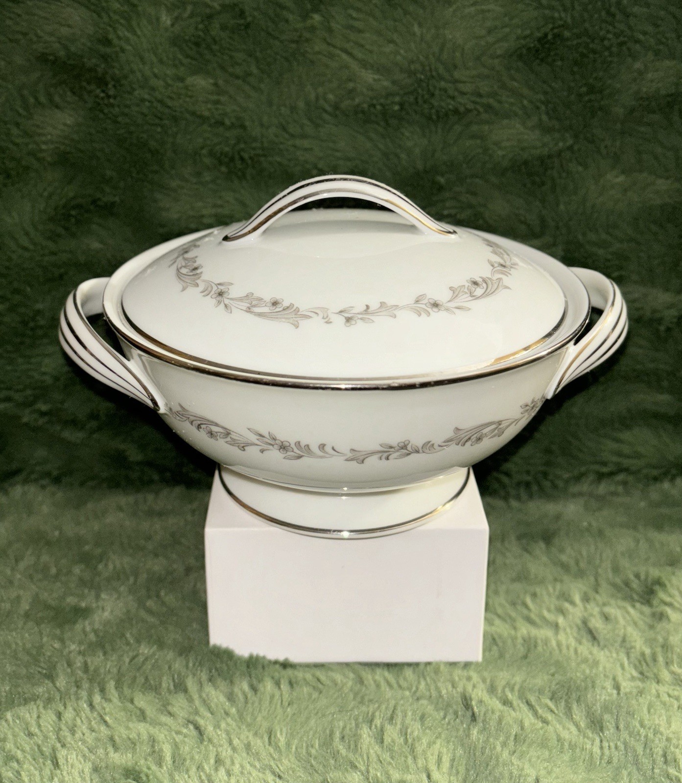 Noritake China Crestmont 6013 Sugar Bowl With Lid  - Pre-owned