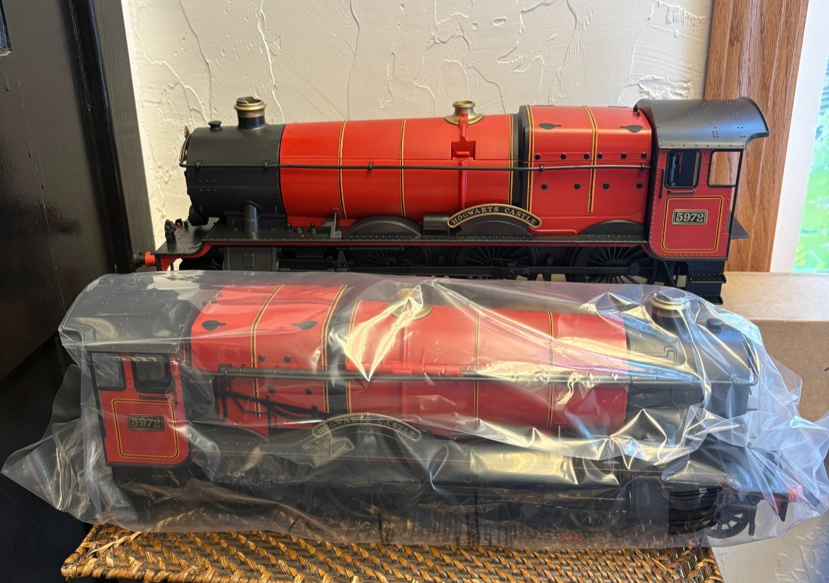Harry Potter 25th Ann. Hogwarts Express Train Popcorn Bucket NEW/SHIPS NOW Harry Potter 25th Ann. Hogwarts Express Train Popcorn Bucket NEW/SHIPS NOW