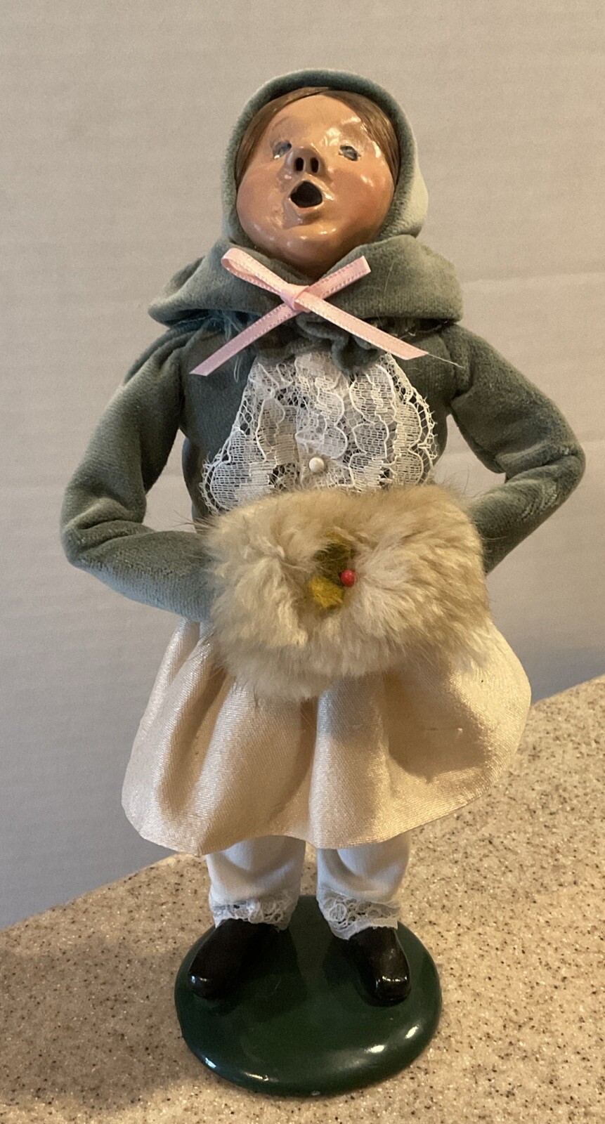 Vintage 1989 Dated BYERS CHOICE “The Carolers” Street Girl W/Muff Figurine
