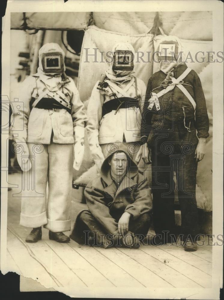 1919 Press Photo Bluejackets Wearing Latest Seamen's Gas Helmets and Respirators 1919 Press Photo Bluejackets Wearing Latest Seamen's Gas Helmets and Respirators