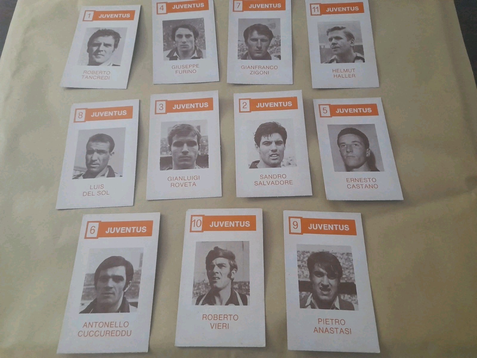11 VINTAGE \'60S JUVENTUS FOOTBALL CARD FIGURES. ORIGINAL OF THE ERA. RARE 