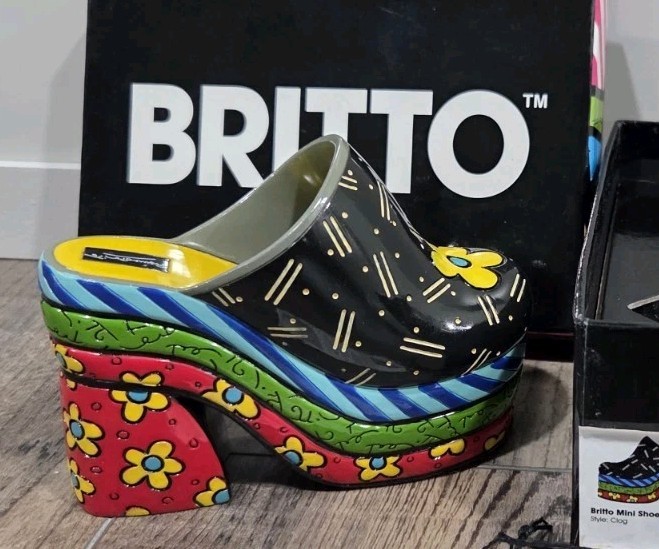 ROMERO BRITTO CLOG Figurine Shoe NEW Artwork 3.5 ROMERO BRITTO CLOG Figurine Shoe NEW Artwork 3.5