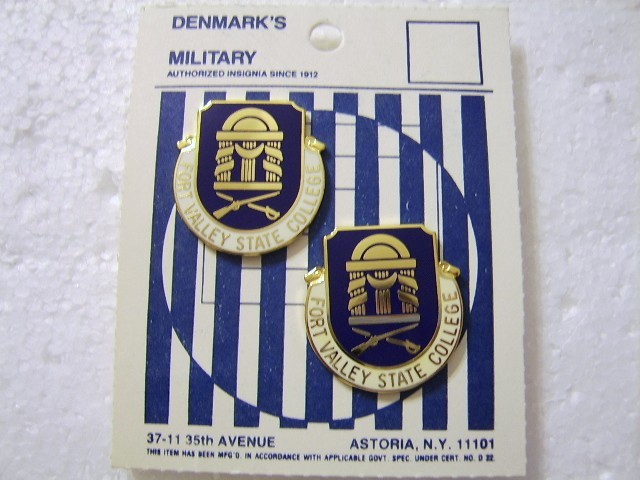ARMY DI DUI UNIT CREST INSIGNIA - FORT VALLEY STATE COLLEGE PAIR ON CARD:G2-K4