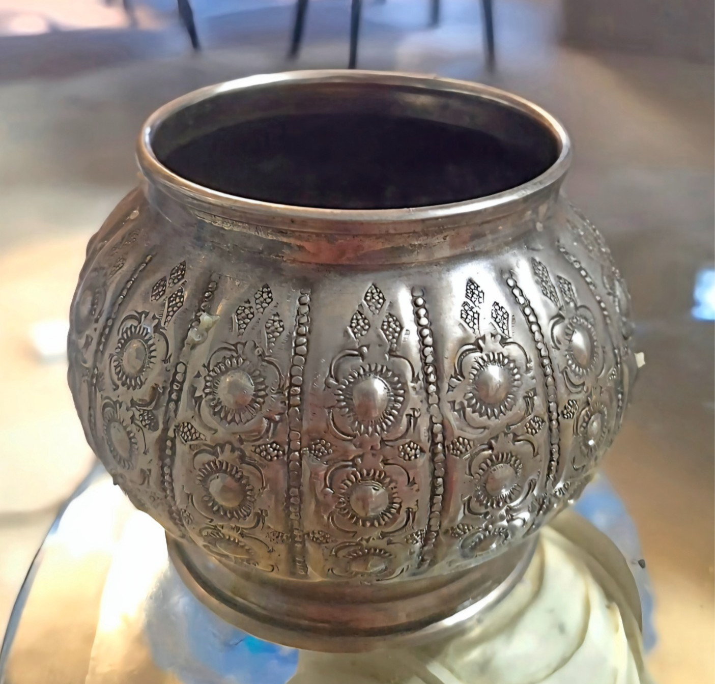 Vintage Signed Le Cheval Embossed Bowl 190g \
