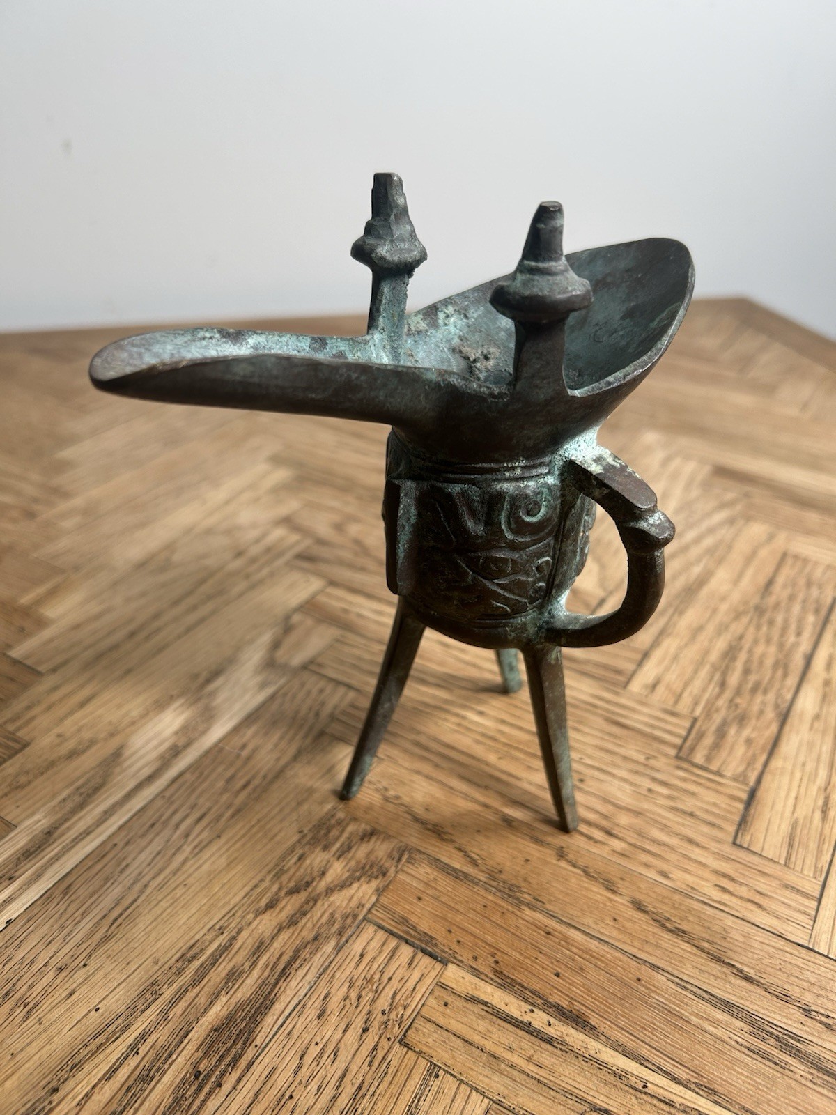 Vtg Rare Chinese Style Bronze Jue Ritual Wine Vessel 3 Leg Tripod Green Patina