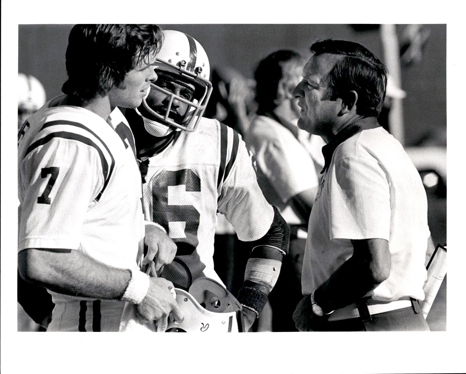 LD439 1976 Orig Photo TED MARCHIBRODA BERT JONES LYDELL MITCHELL BALTIMORE COLTS LD439 1976 Orig Photo TED MARCHIBRODA BERT JONES LYDELL MITCHELL BALTIMORE COLTS