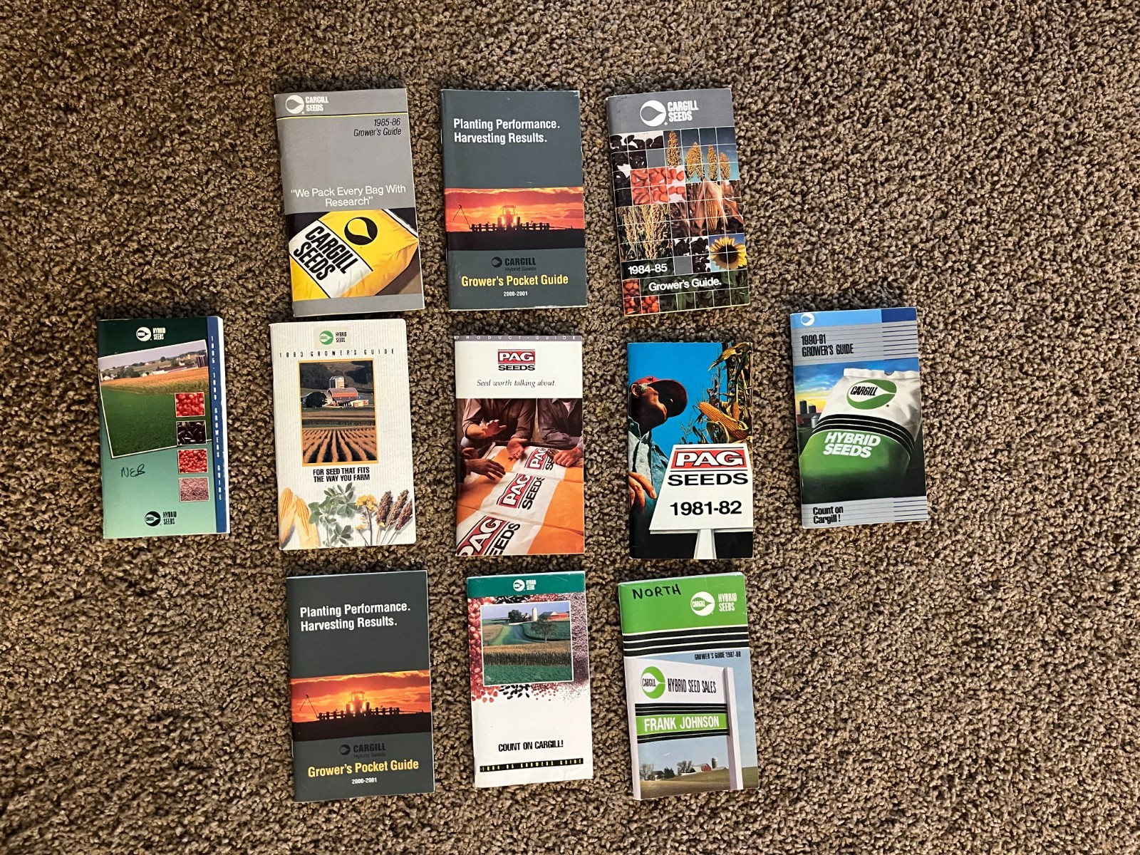 11 Vintage  Cargill & PAG Seed Field Pocket Buyers Guide Corn  New condition