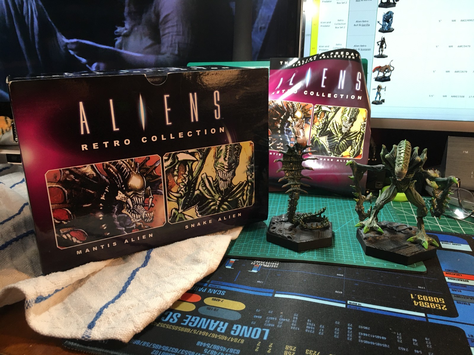 Eaglemoss Aliens Reto Collection #1, Mantis & Snake\ Eaglemoss Aliens Reto Collection #1, Mantis & Snake\